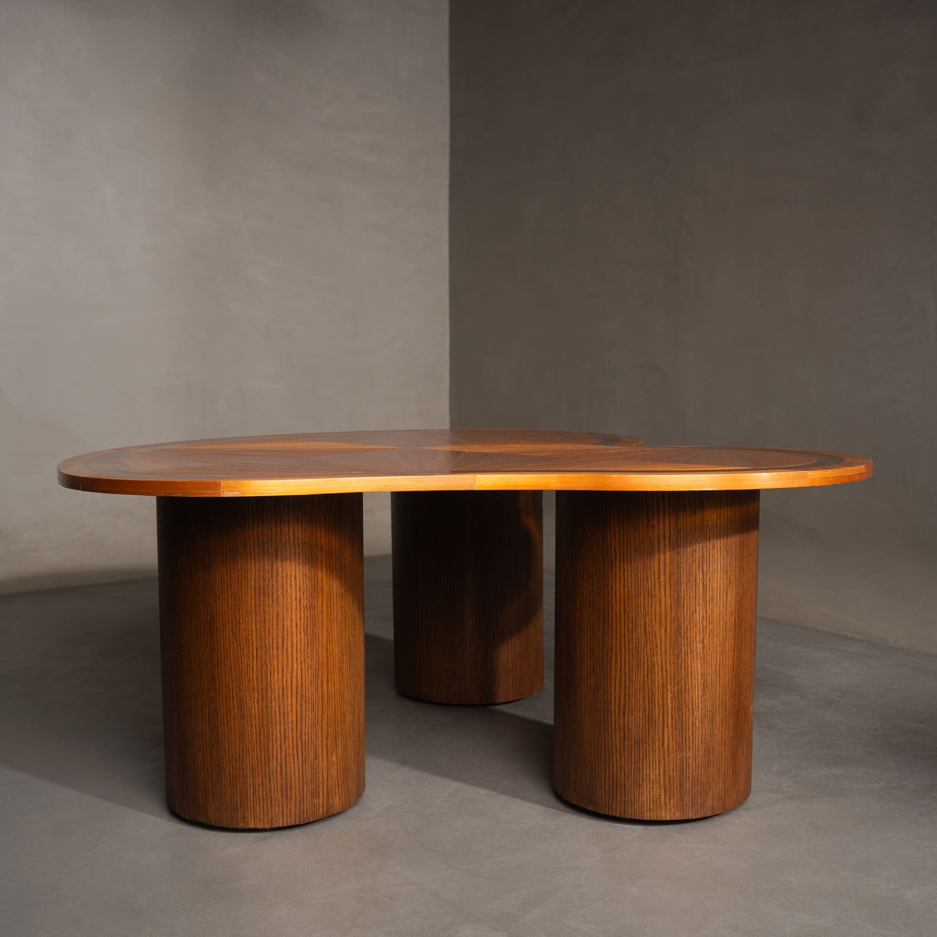 Relic Central Table — detail 5